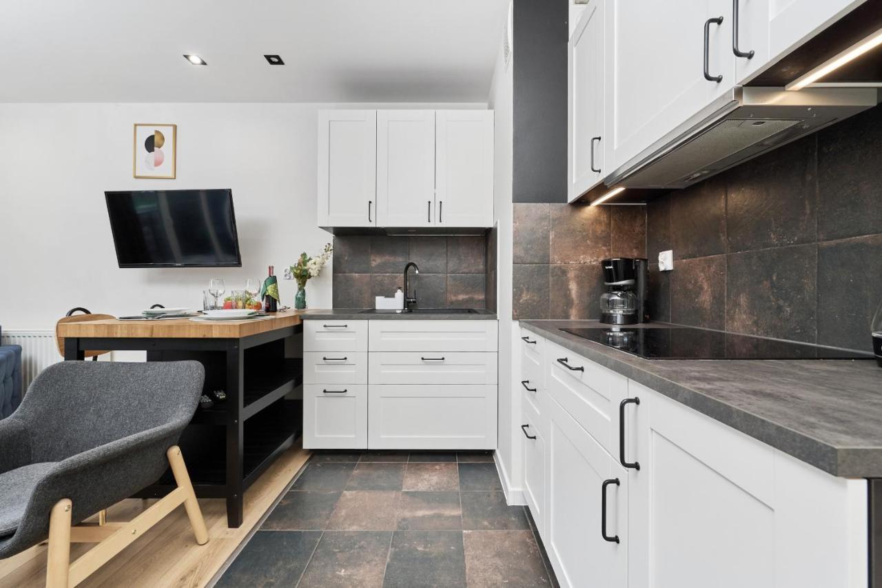 Jagodno Wroclaw Kajdasza Studio Z Bezplatnym Garazem By Noclegi Renters Kültér fotó